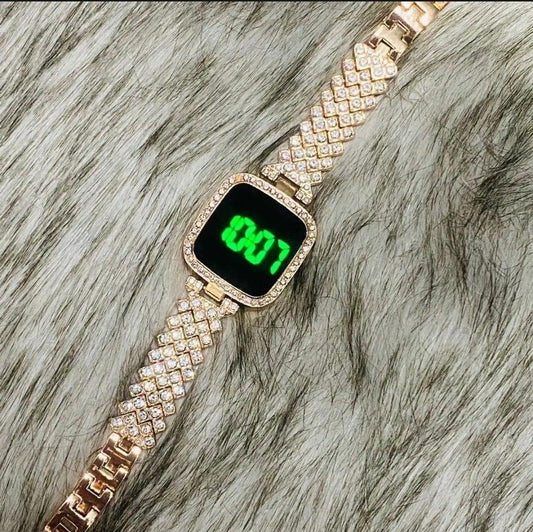 Stylish Women's Digital Display Watch - 1 Pc Quartz Movement Water Resistant